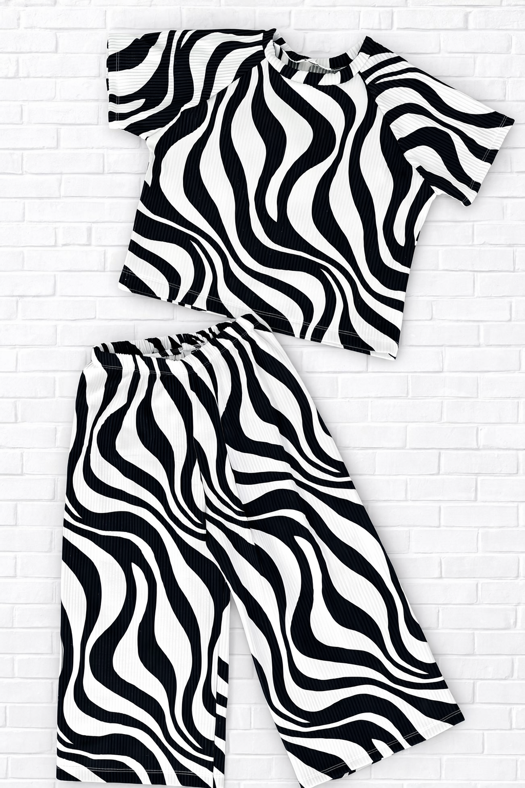 Waved Zebra Modest Crop & Flow Pants